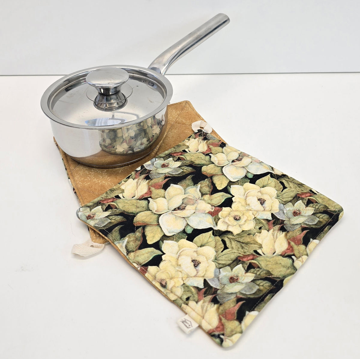 Reversible Hot Pad & Trivet – Golden Magnolia